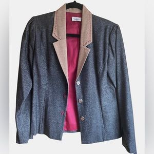 Beutiful blazer tweed jacket with hand stitch trim
